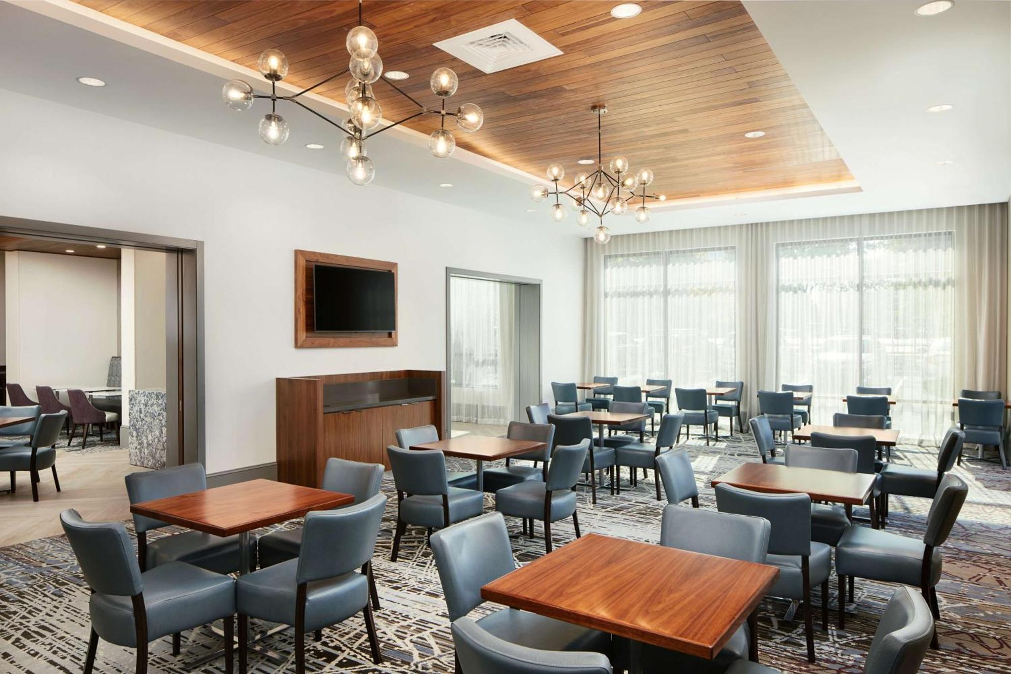 Embassy Suites By Hilton Atlanta Airport North Hapeville المظهر الخارجي الصورة
